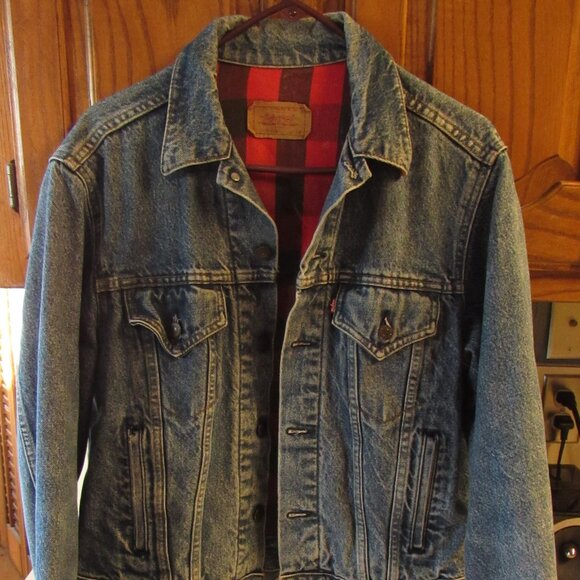 Vintage Made in the USA Levi's Lined Blue Denim Jacket with Graphic 44R - Picture 2 of 8